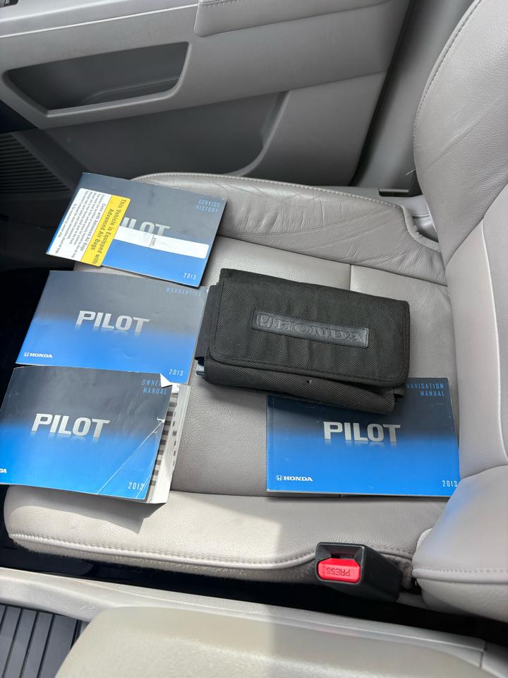 Honda Pilot Touring 4WD 5-Spd AT with DVD 2013