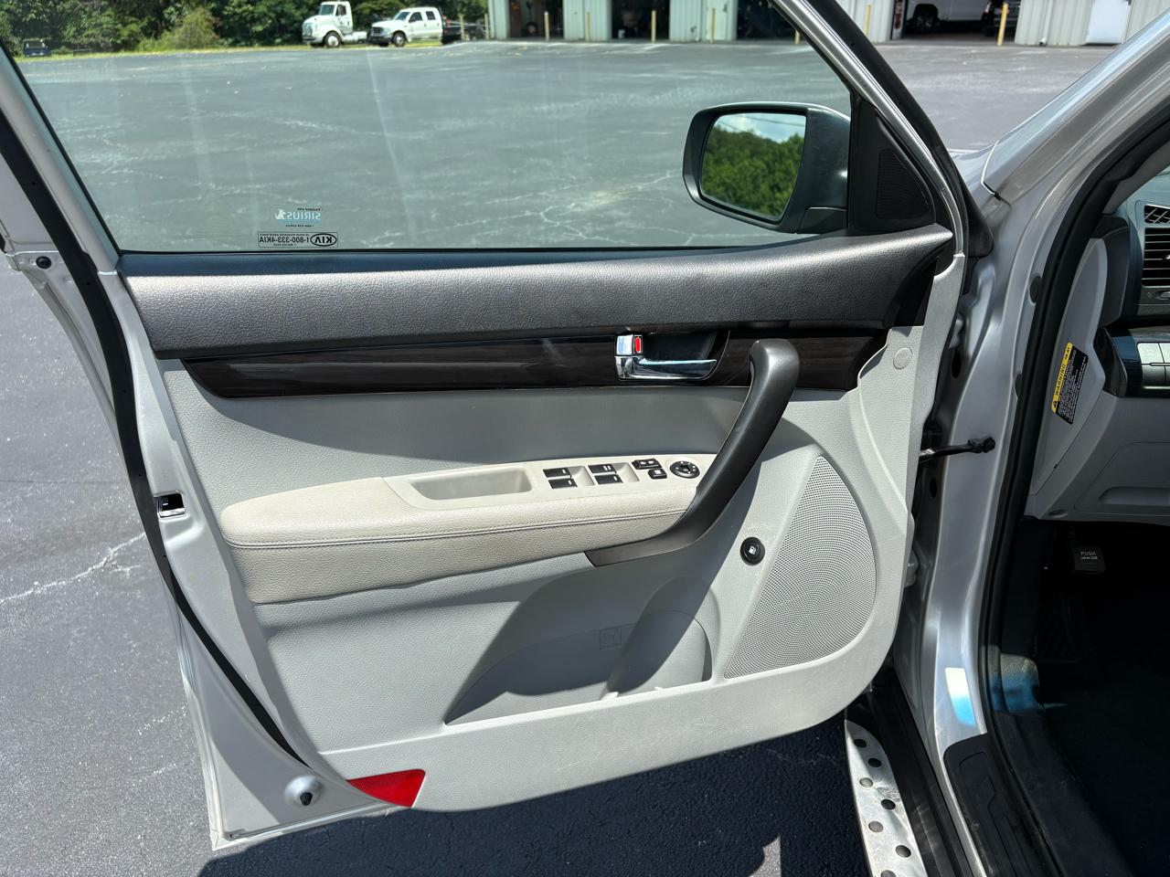 Kia Sorento LX 2WD 2011