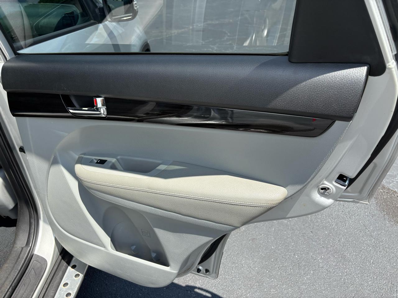 Kia Sorento LX 2WD 2011
