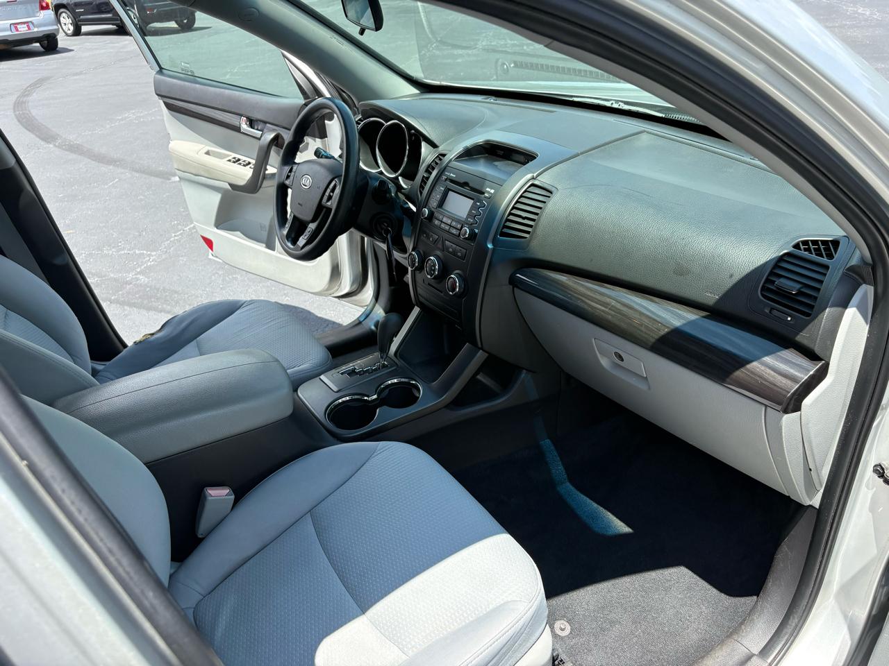 Kia Sorento LX 2WD 2011