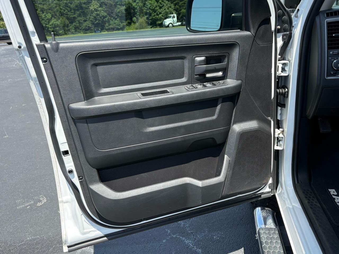 RAM 1500 Tradesman Quad Cab 4WD 2016