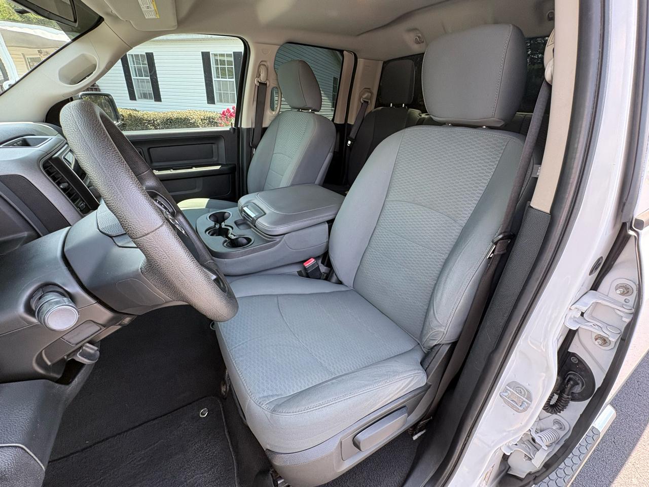 RAM 1500 Tradesman Quad Cab 4WD 2016