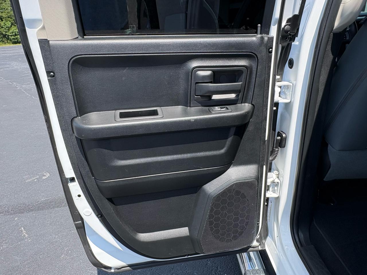 RAM 1500 Tradesman Quad Cab 4WD 2016