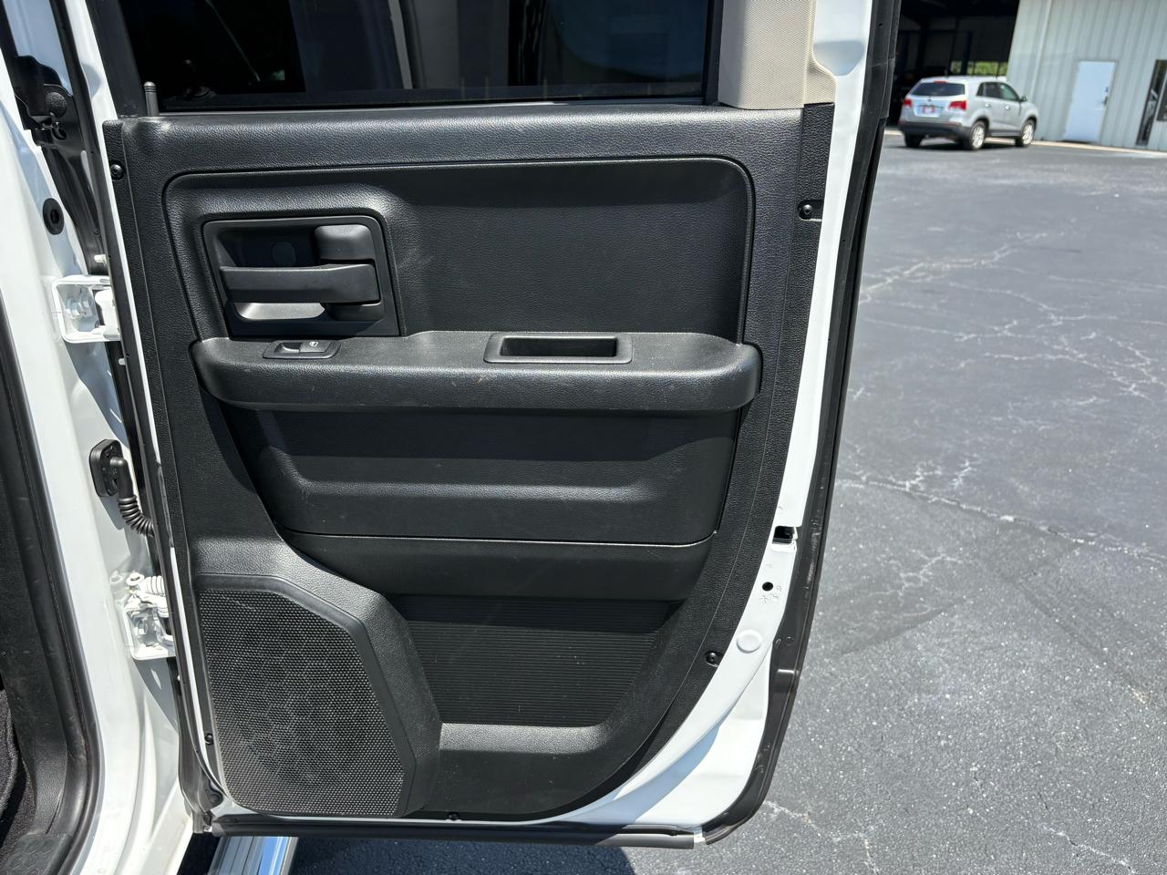 RAM 1500 Tradesman Quad Cab 4WD 2016