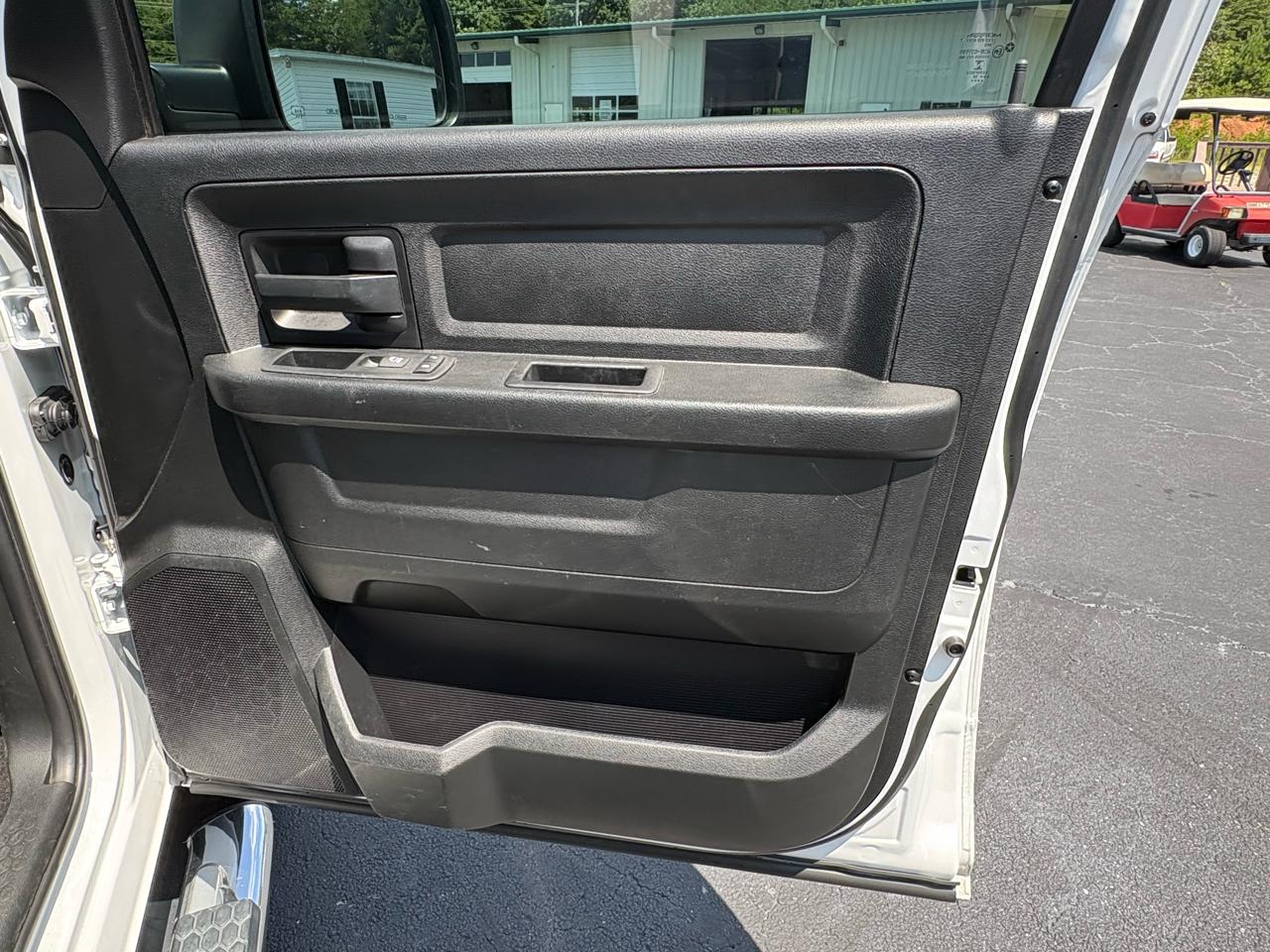 RAM 1500 Tradesman Quad Cab 4WD 2016