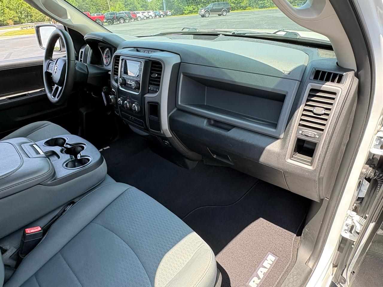 RAM 1500 Tradesman Quad Cab 4WD 2016