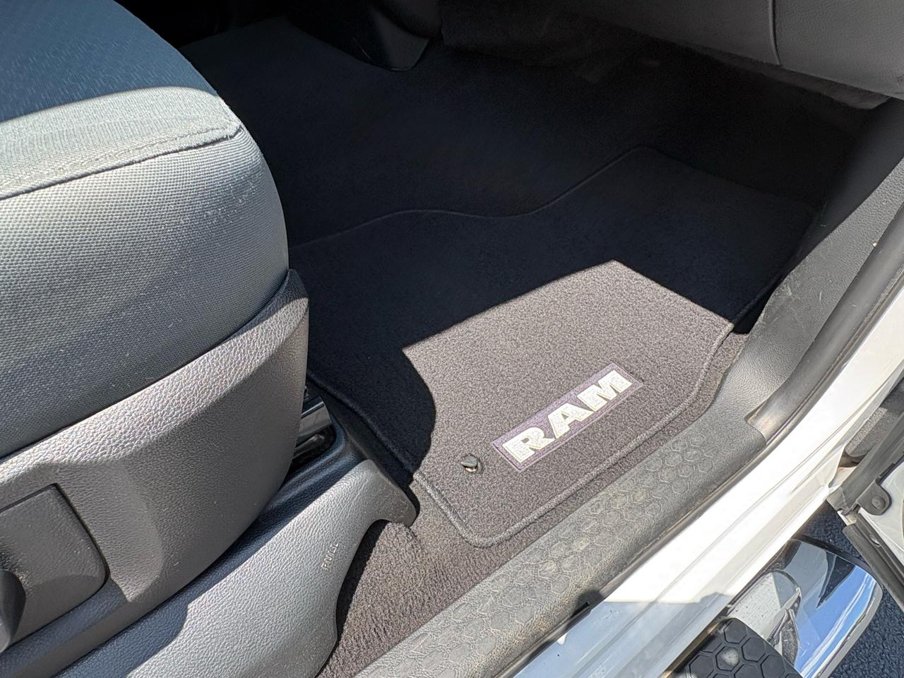 RAM 1500 Tradesman Quad Cab 4WD 2016