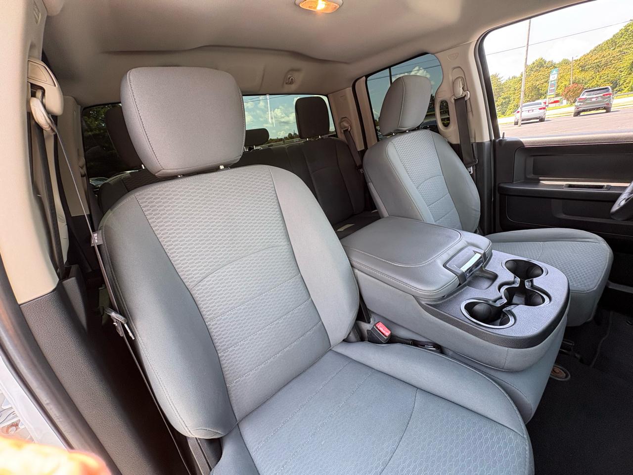 RAM 1500 Tradesman Quad Cab 4WD 2016