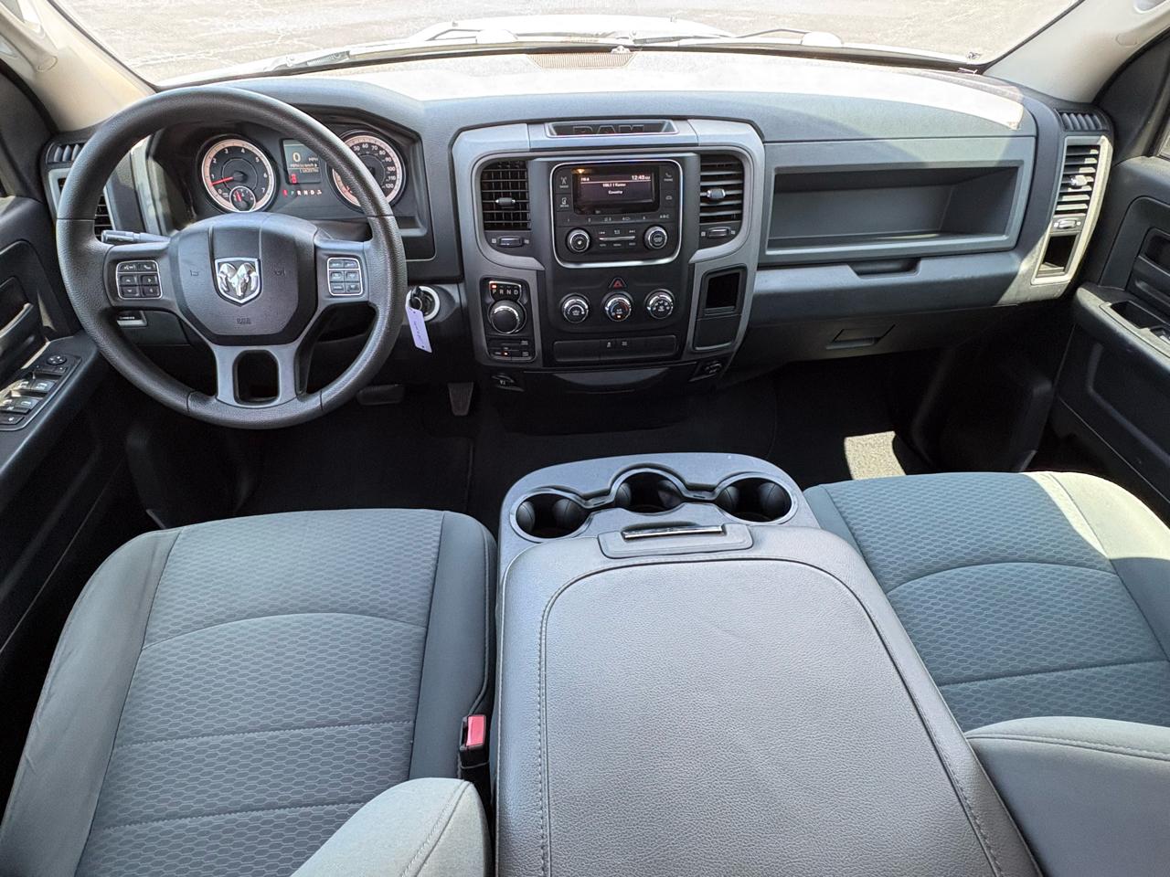 RAM 1500 Tradesman Quad Cab 4WD 2016