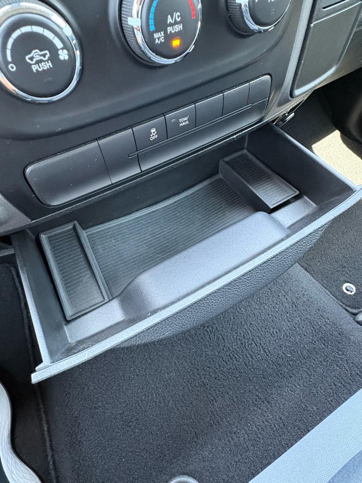 RAM 1500 Tradesman Quad Cab 4WD 2016