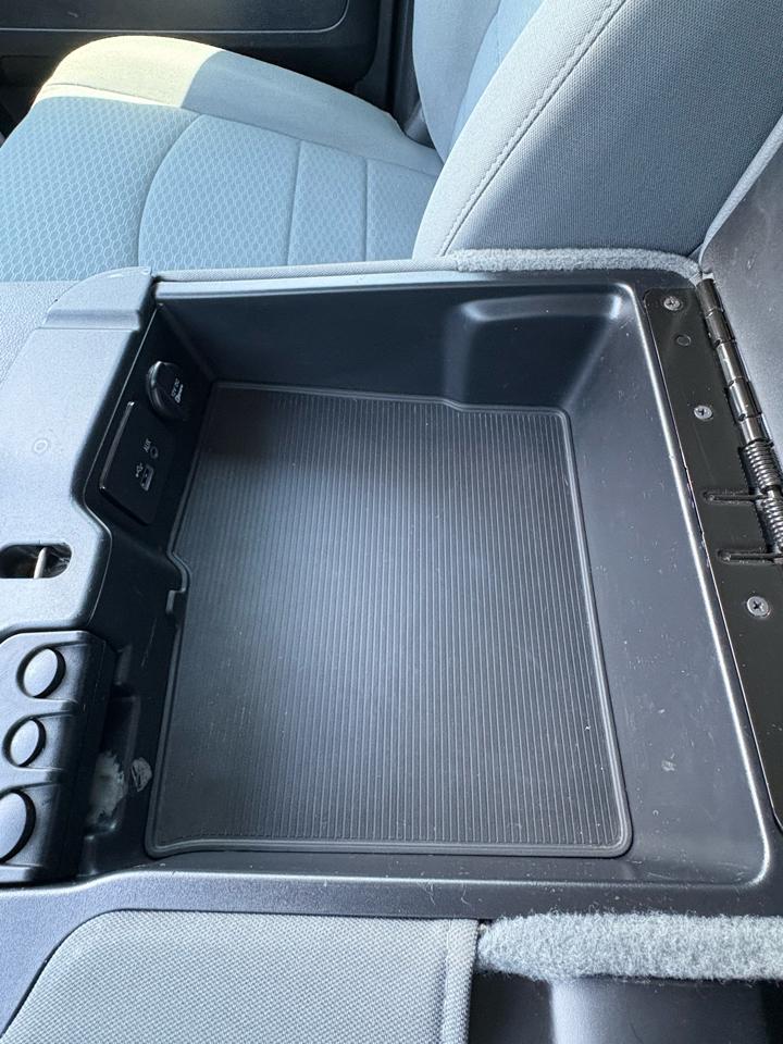 RAM 1500 Tradesman Quad Cab 4WD 2016