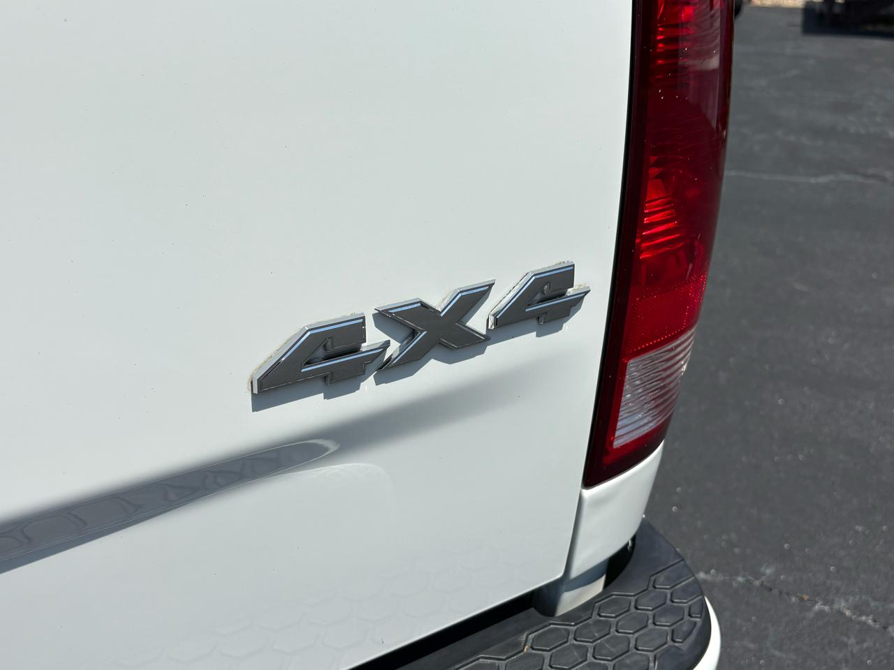RAM 1500 Tradesman Quad Cab 4WD 2016