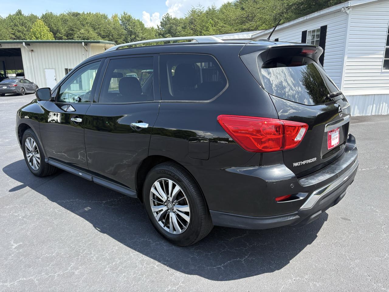Nissan Pathfinder SL 4WD 2018