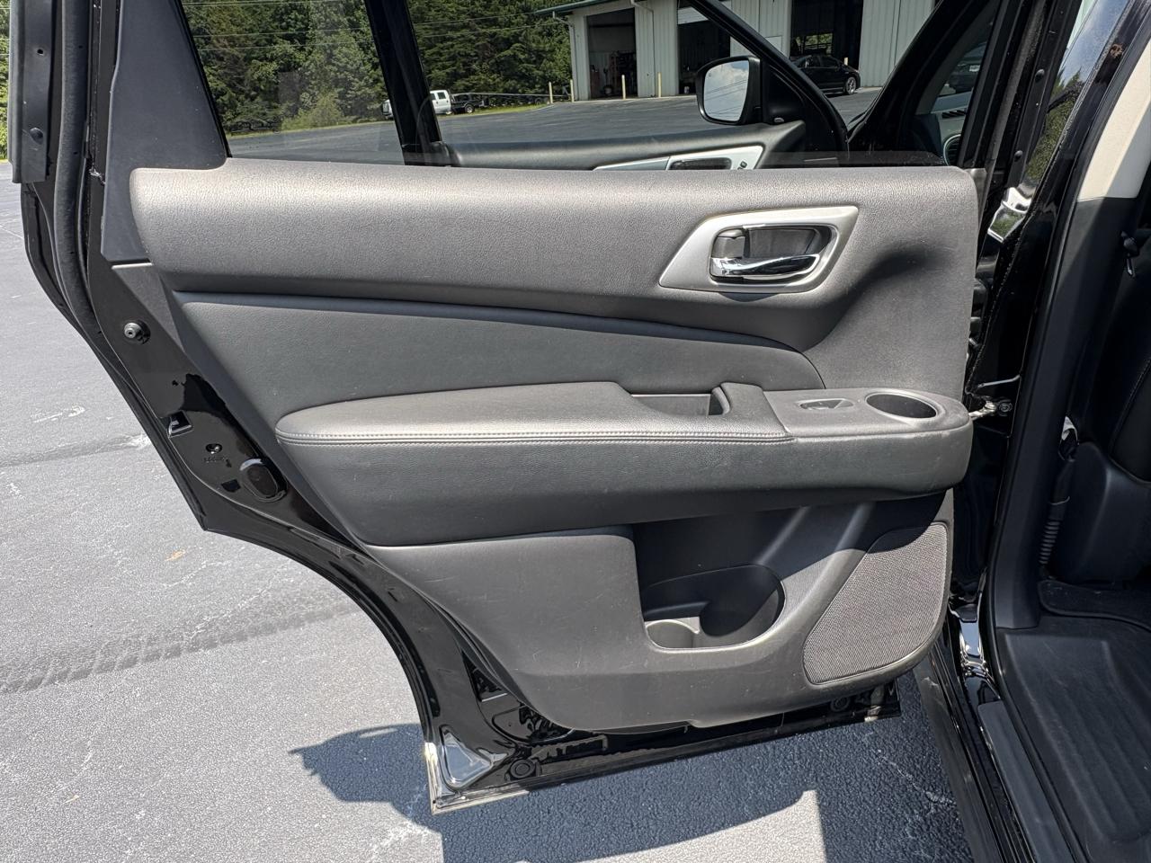 Nissan Pathfinder SL 4WD 2018