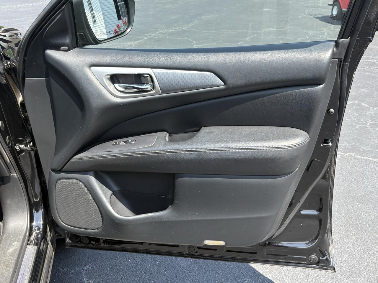Nissan Pathfinder SL 4WD 2018