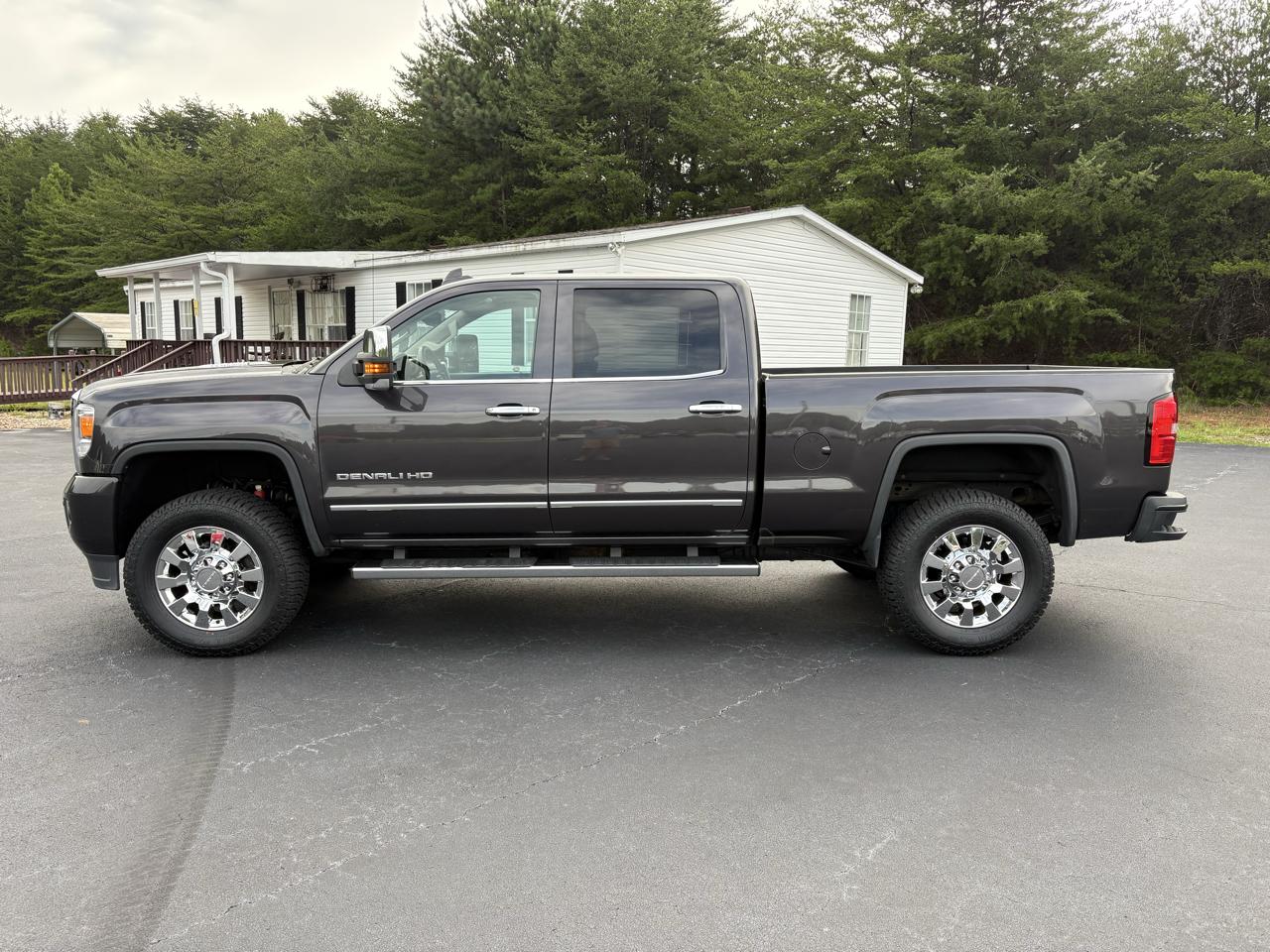 GMC Sierra 2500HD Denali Crew Cab 4WD 2016