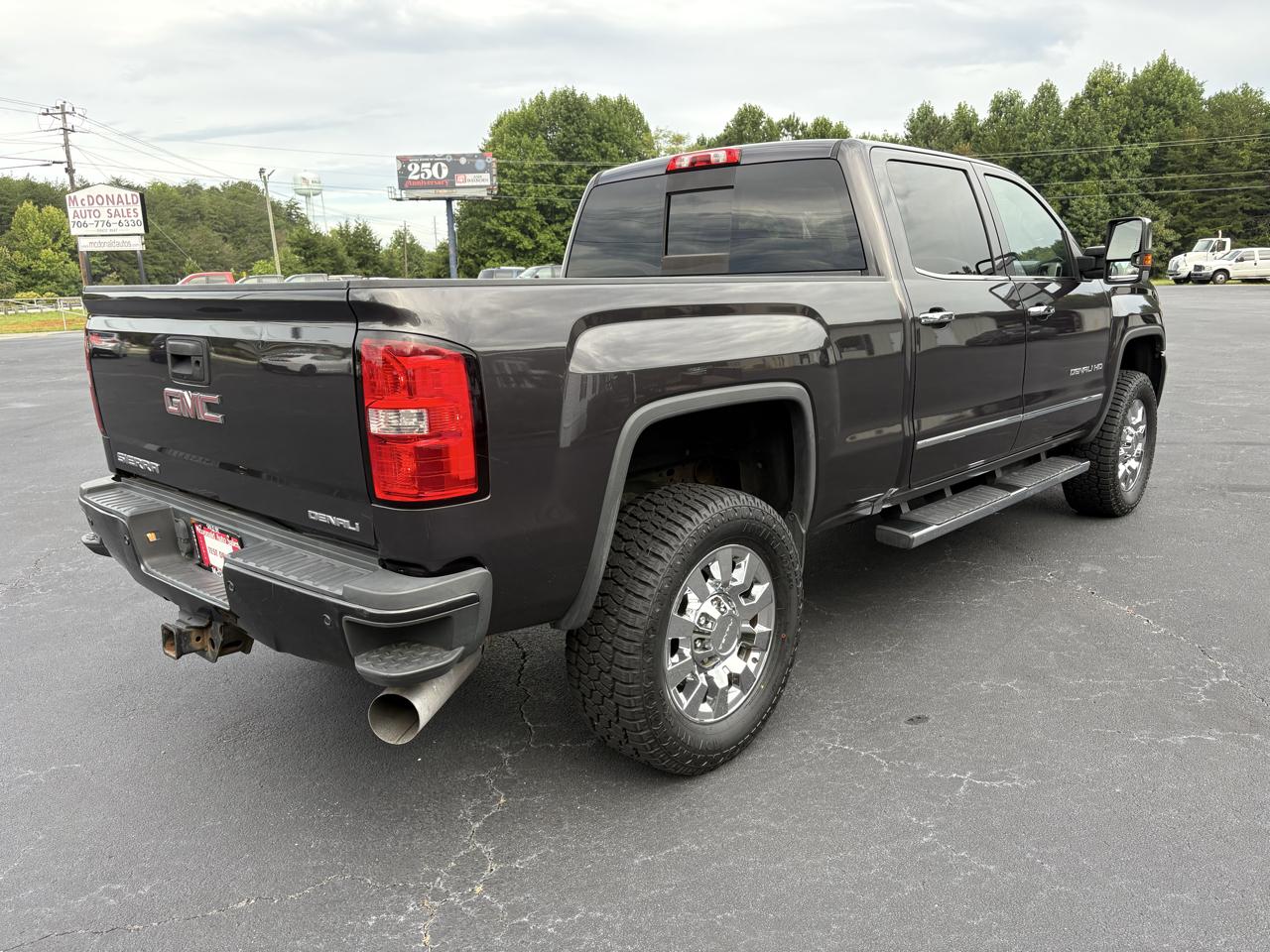GMC Sierra 2500HD Denali Crew Cab 4WD 2016
