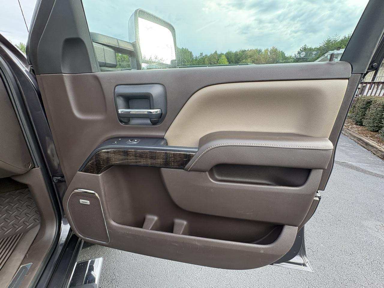 GMC Sierra 2500HD Denali Crew Cab 4WD 2016