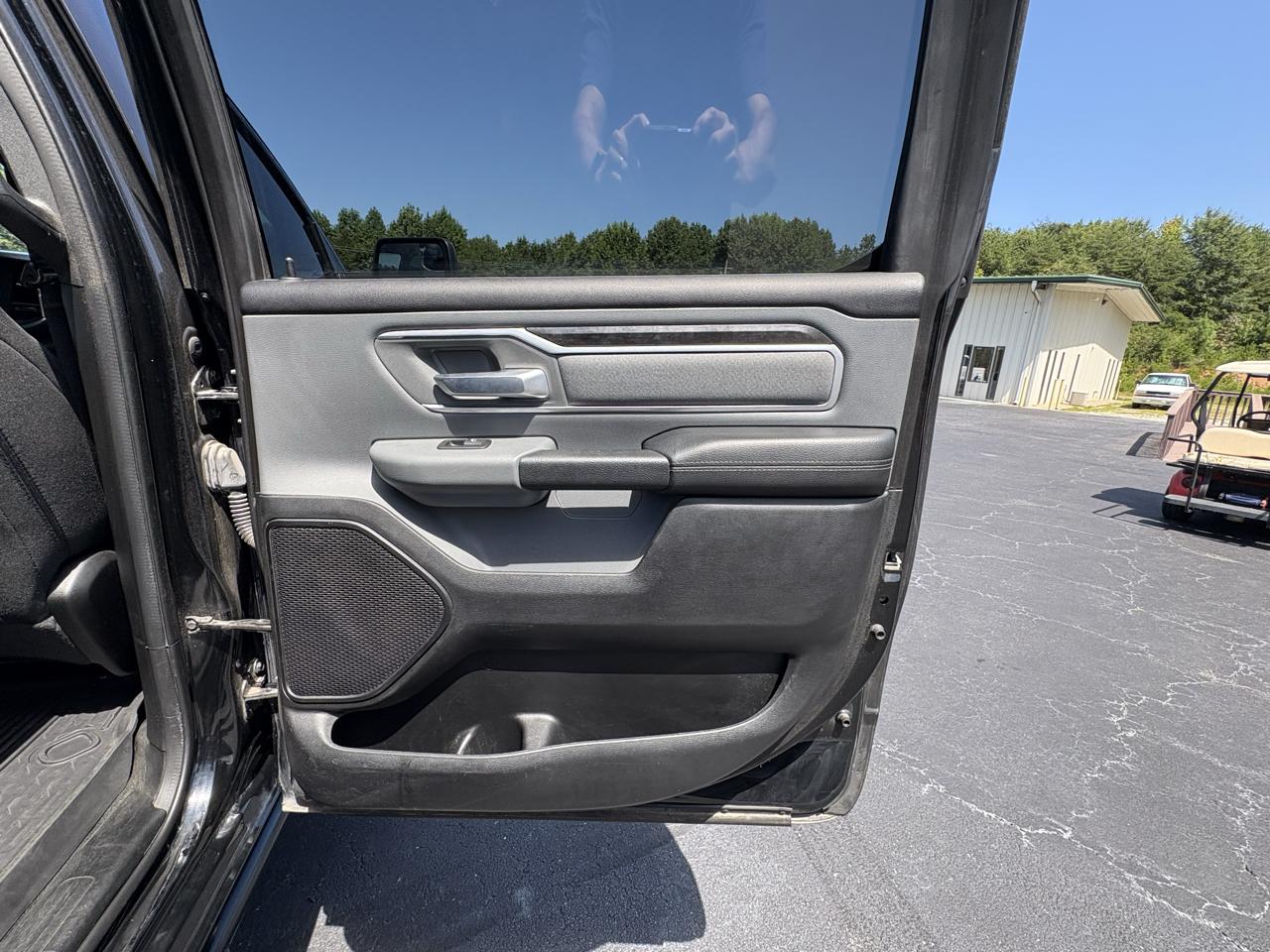 RAM 1500 Big Horn Crew Cab SWB 4WD 2021