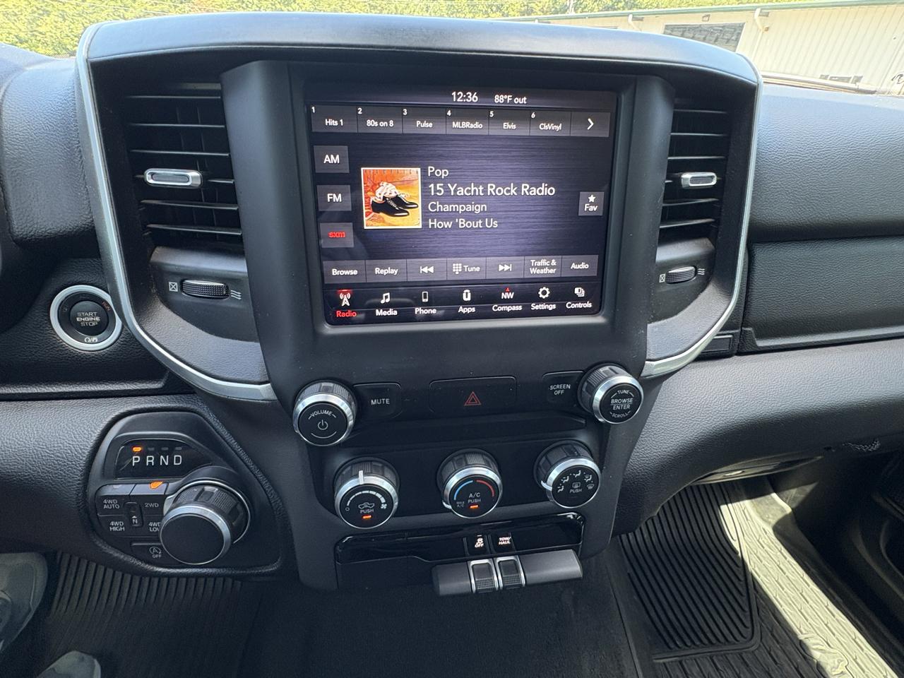 RAM 1500 Big Horn Crew Cab SWB 4WD 2021
