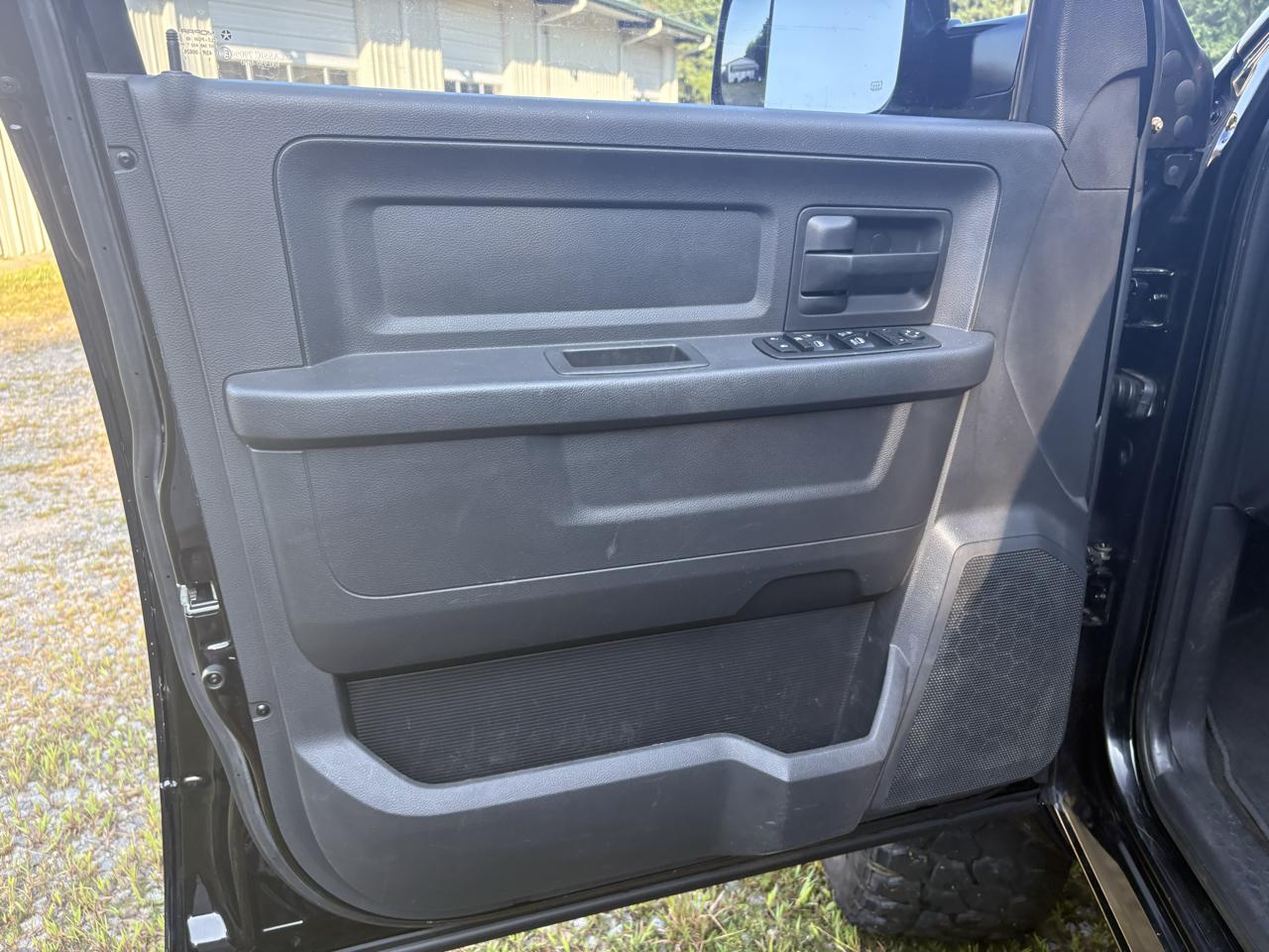 RAM 2500 ST Crew Cab SWB 4WD 2012