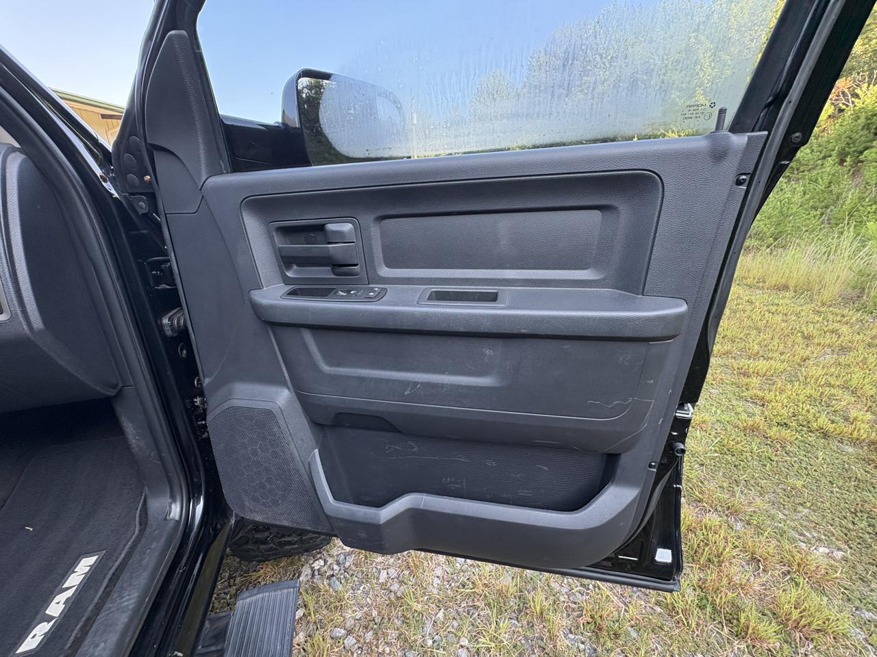 RAM 2500 ST Crew Cab SWB 4WD 2012