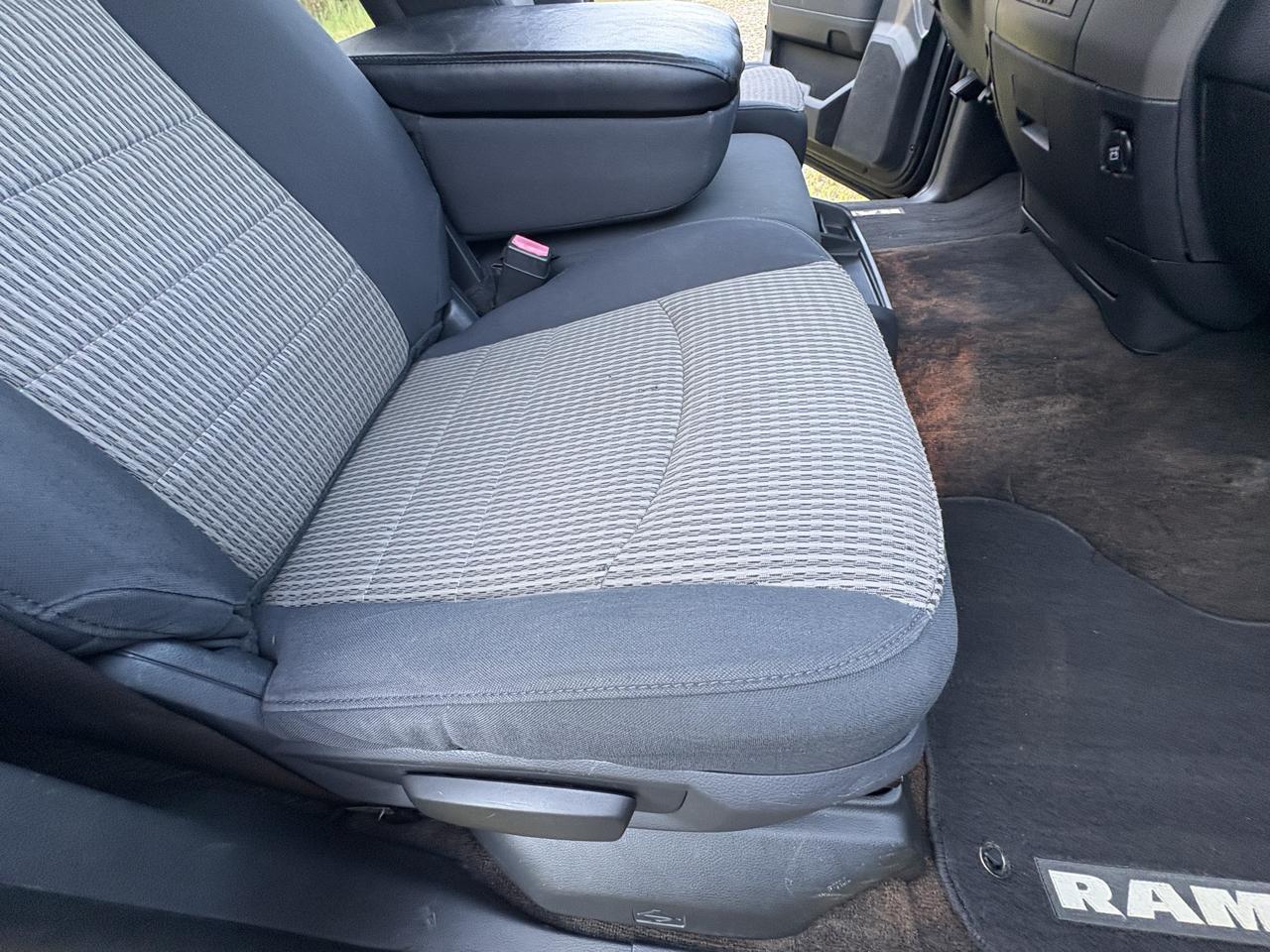 RAM 2500 ST Crew Cab SWB 4WD 2012