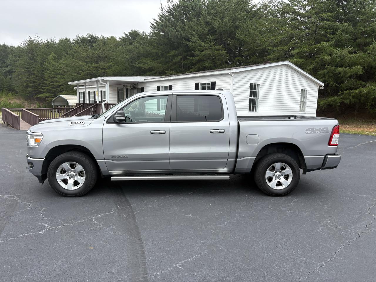 RAM 1500 Big Horn Crew Cab SWB 4WD 2020