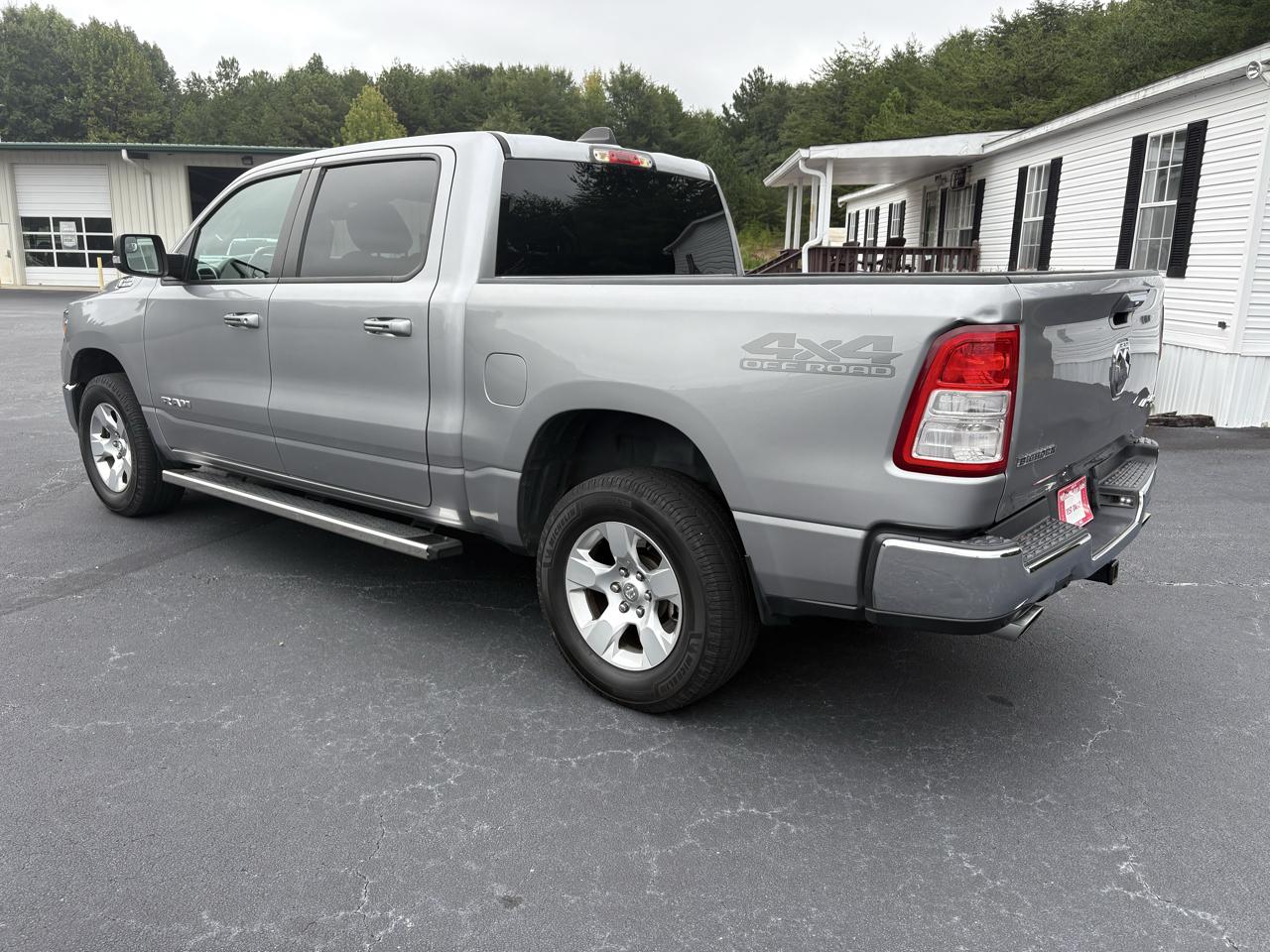 RAM 1500 Big Horn Crew Cab SWB 4WD 2020