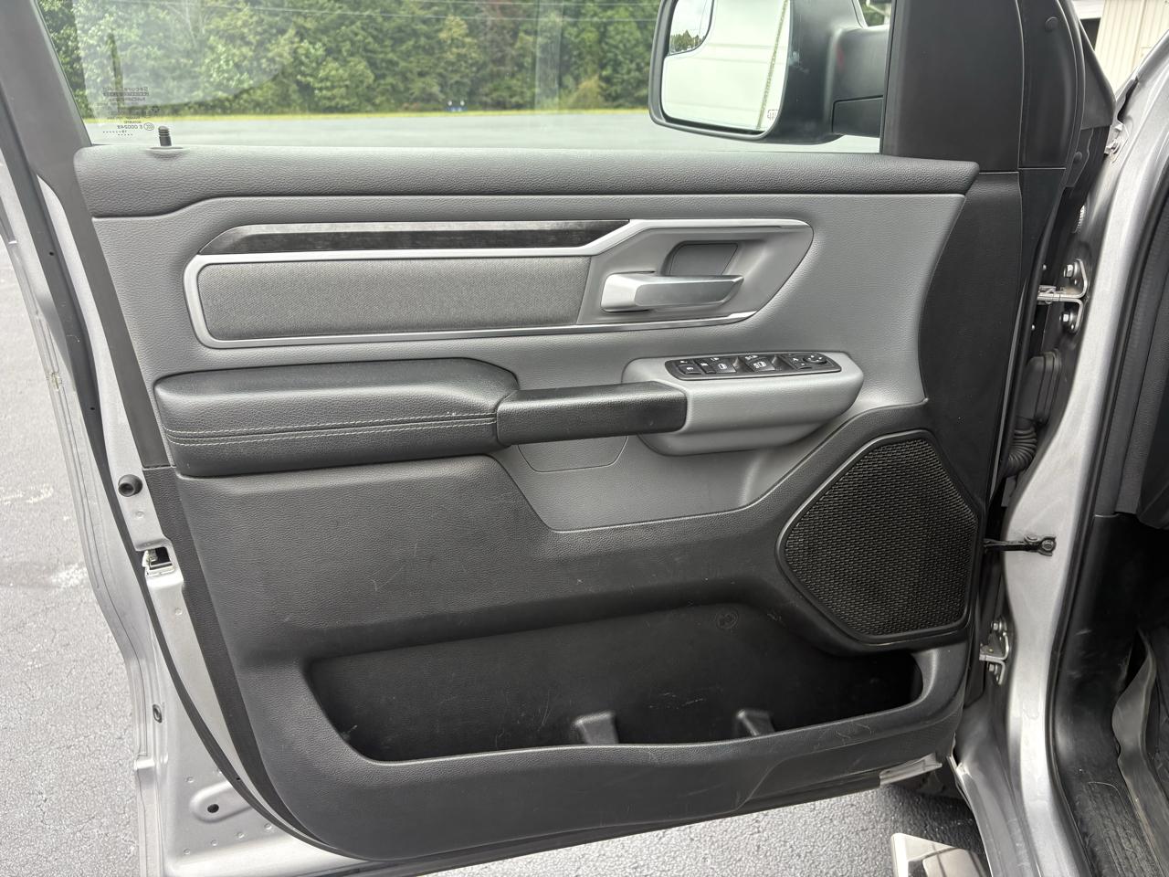RAM 1500 Big Horn Crew Cab SWB 4WD 2020