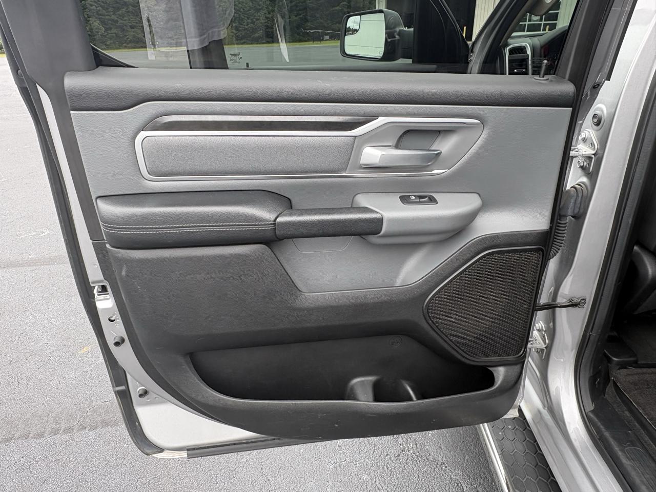 RAM 1500 Big Horn Crew Cab SWB 4WD 2020
