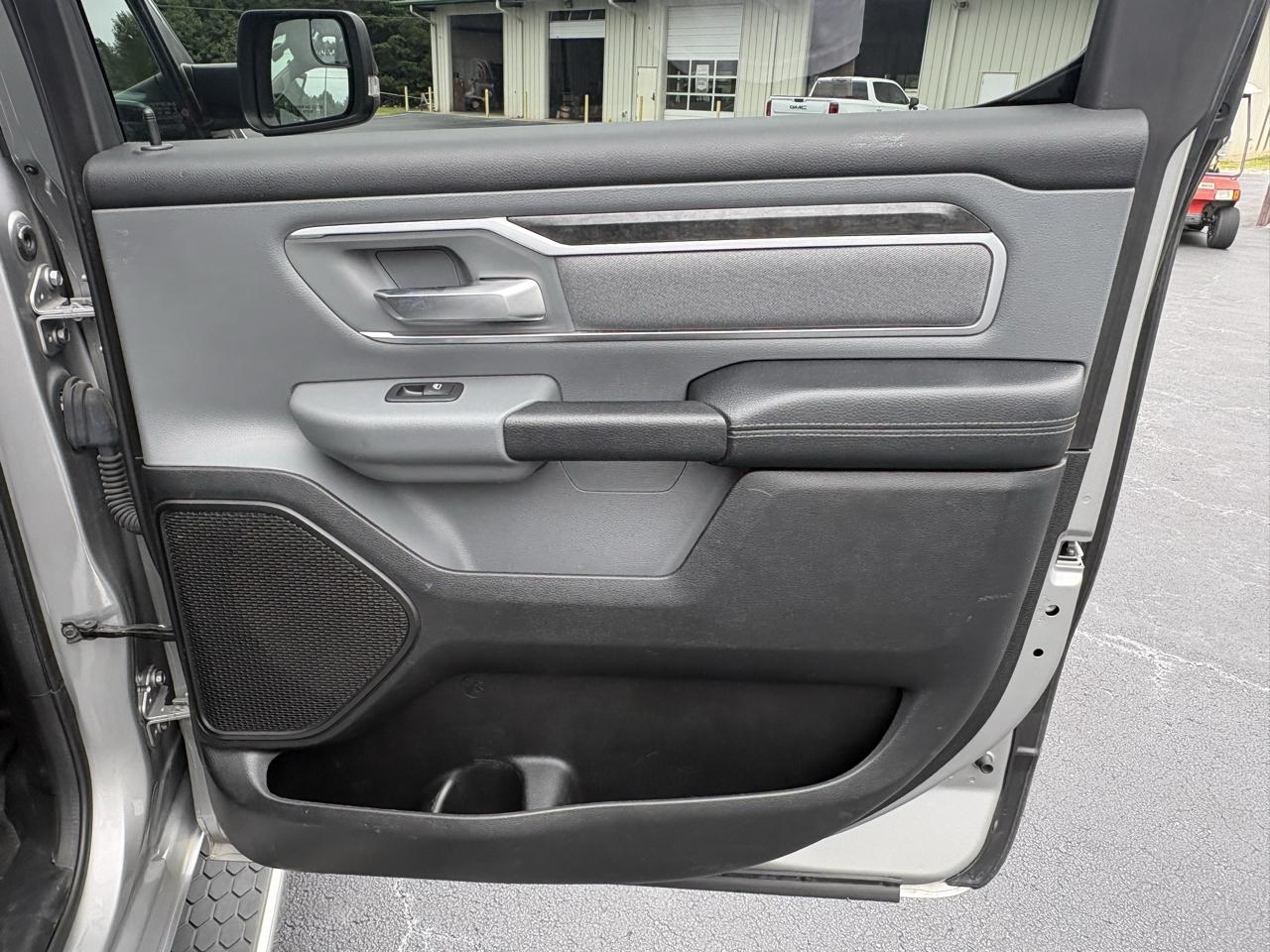 RAM 1500 Big Horn Crew Cab SWB 4WD 2020