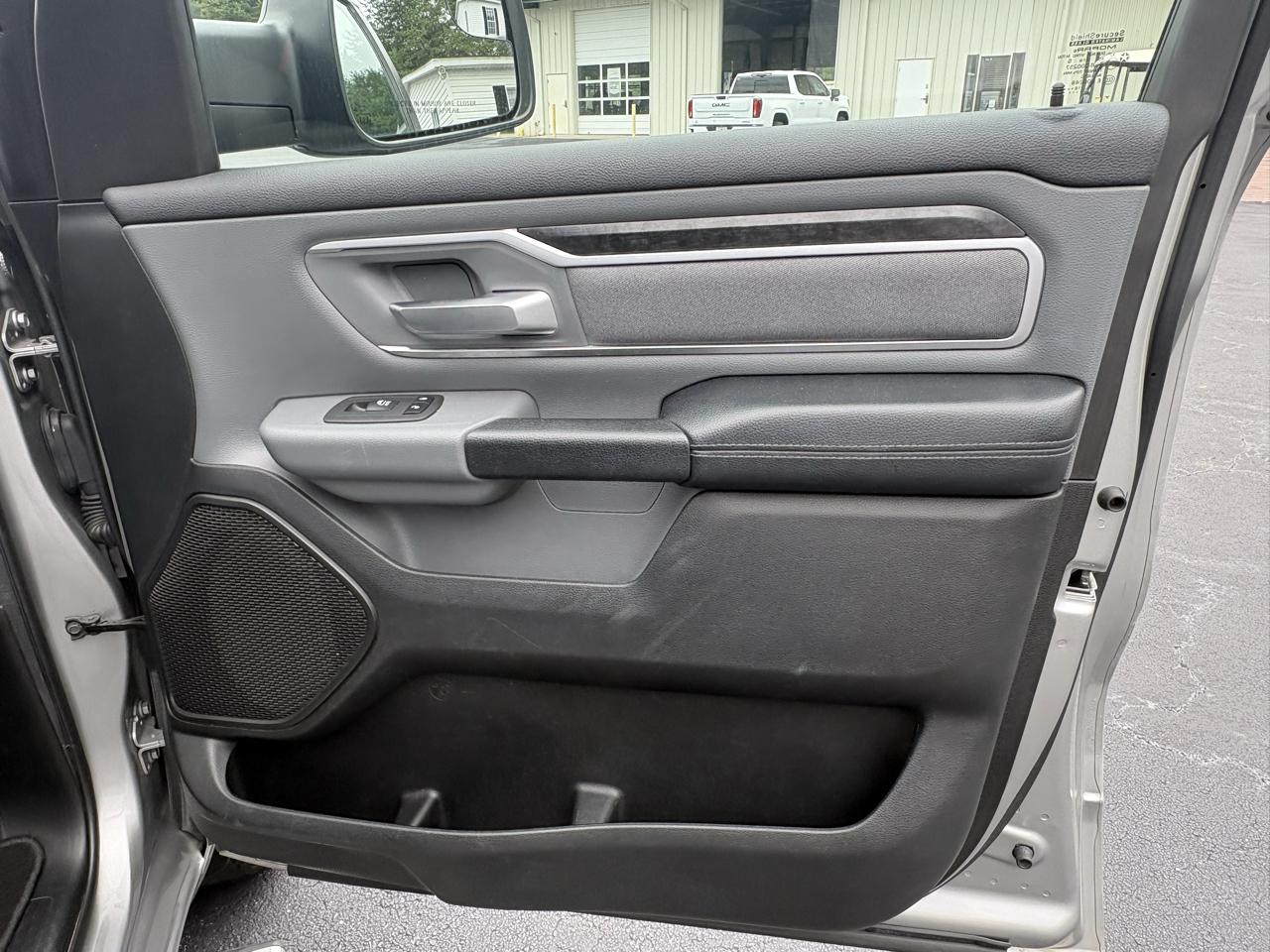 RAM 1500 Big Horn Crew Cab SWB 4WD 2020