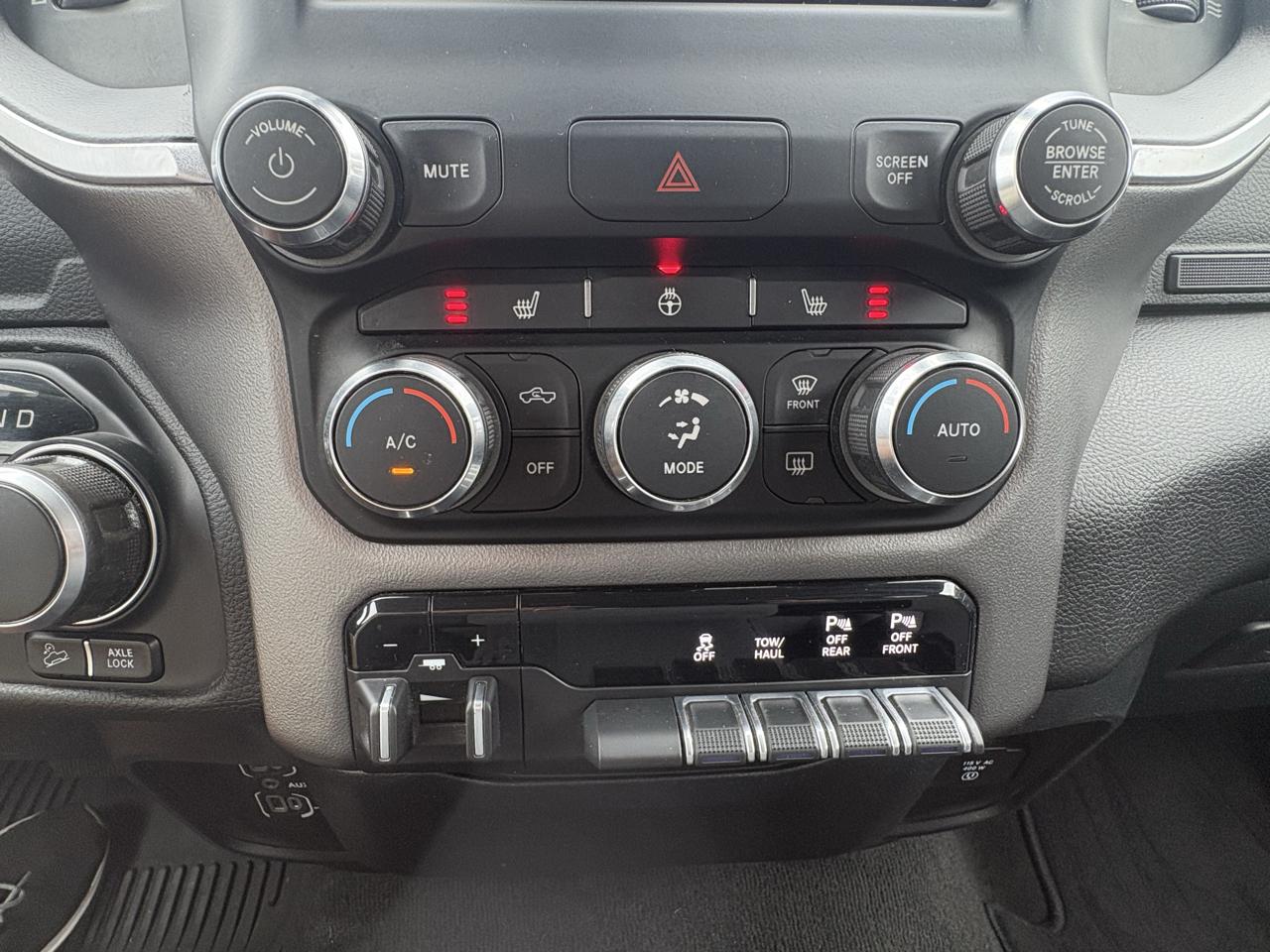 RAM 1500 Big Horn Crew Cab SWB 4WD 2020