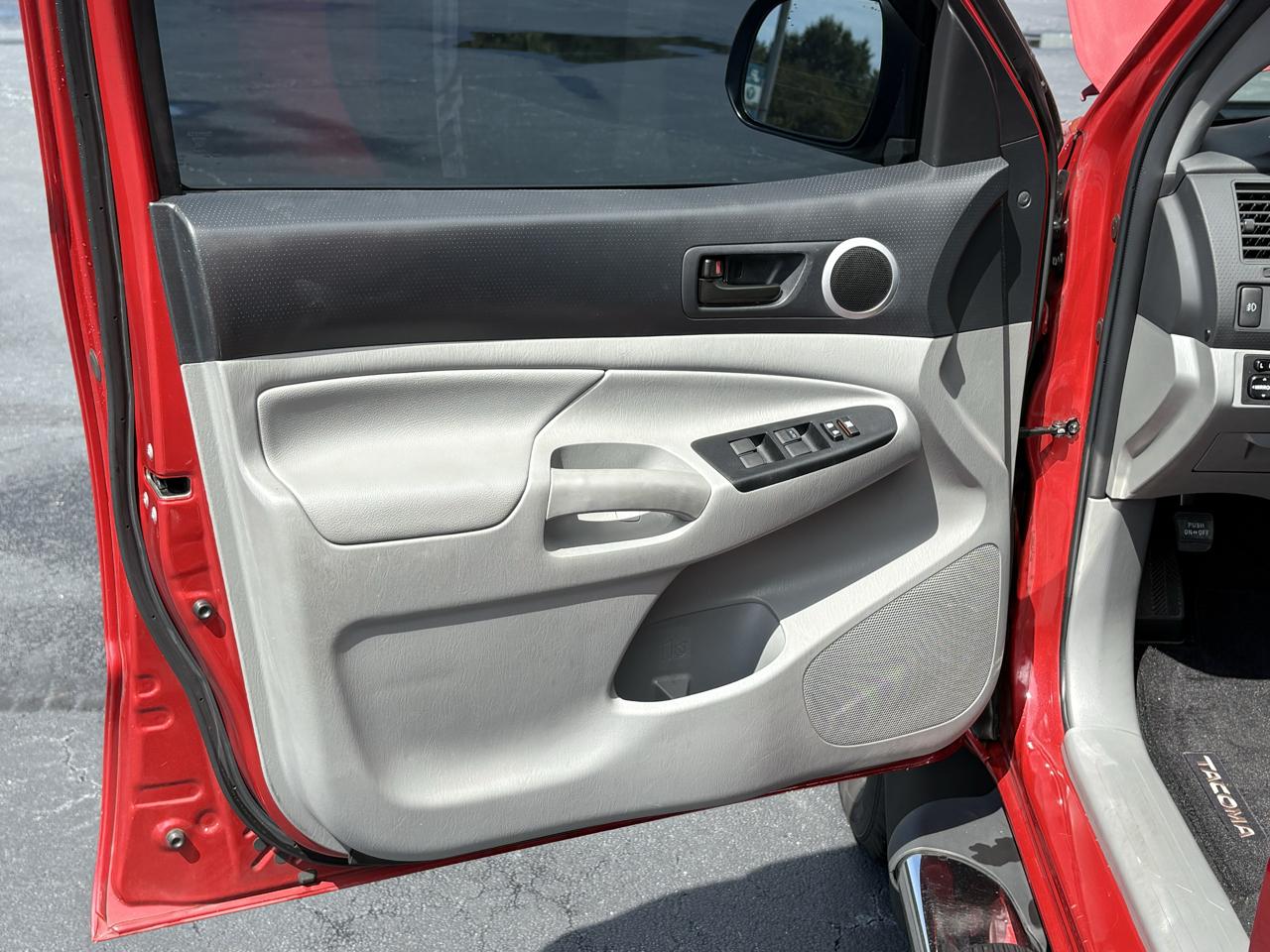 Toyota Tacoma PreRunner Double Cab V6 5AT 2WD 2015