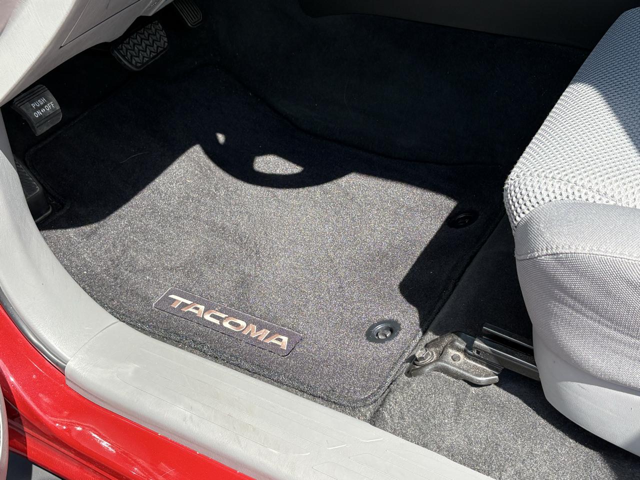 Toyota Tacoma PreRunner Double Cab V6 5AT 2WD 2015