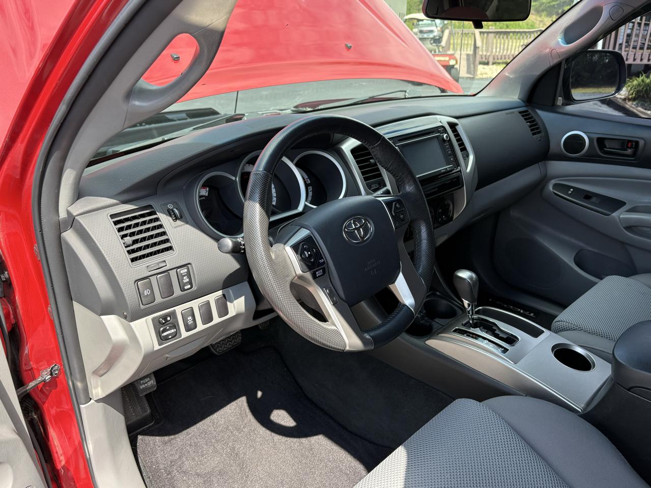 Toyota Tacoma PreRunner Double Cab V6 5AT 2WD 2015