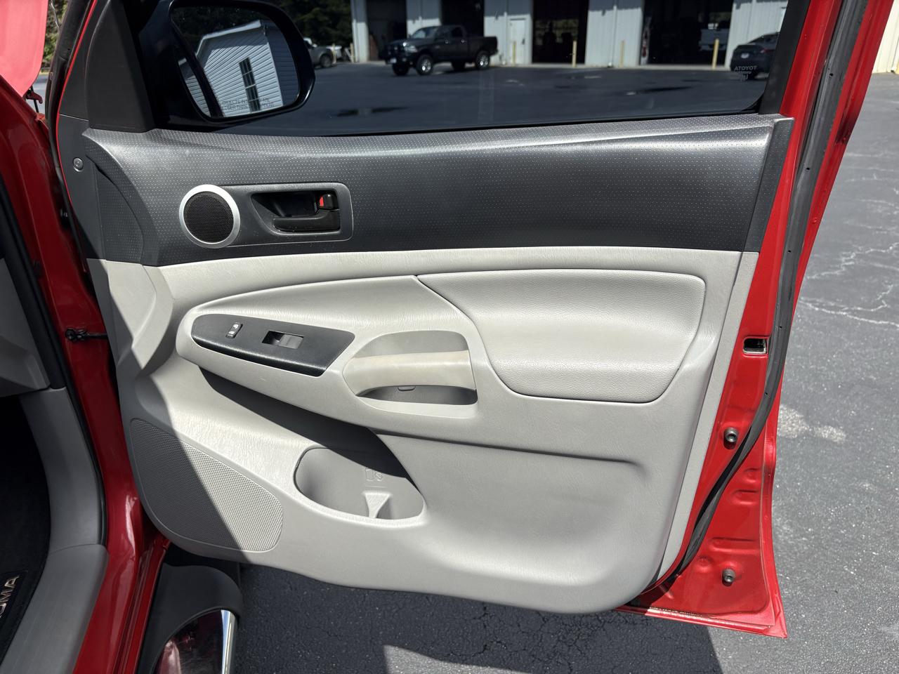 Toyota Tacoma PreRunner Double Cab V6 5AT 2WD 2015