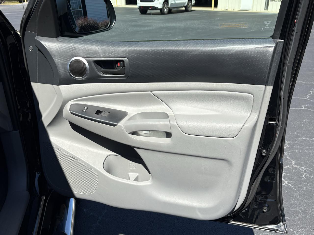 Toyota Tacoma Double Cab V6 6MT 4WD 2015