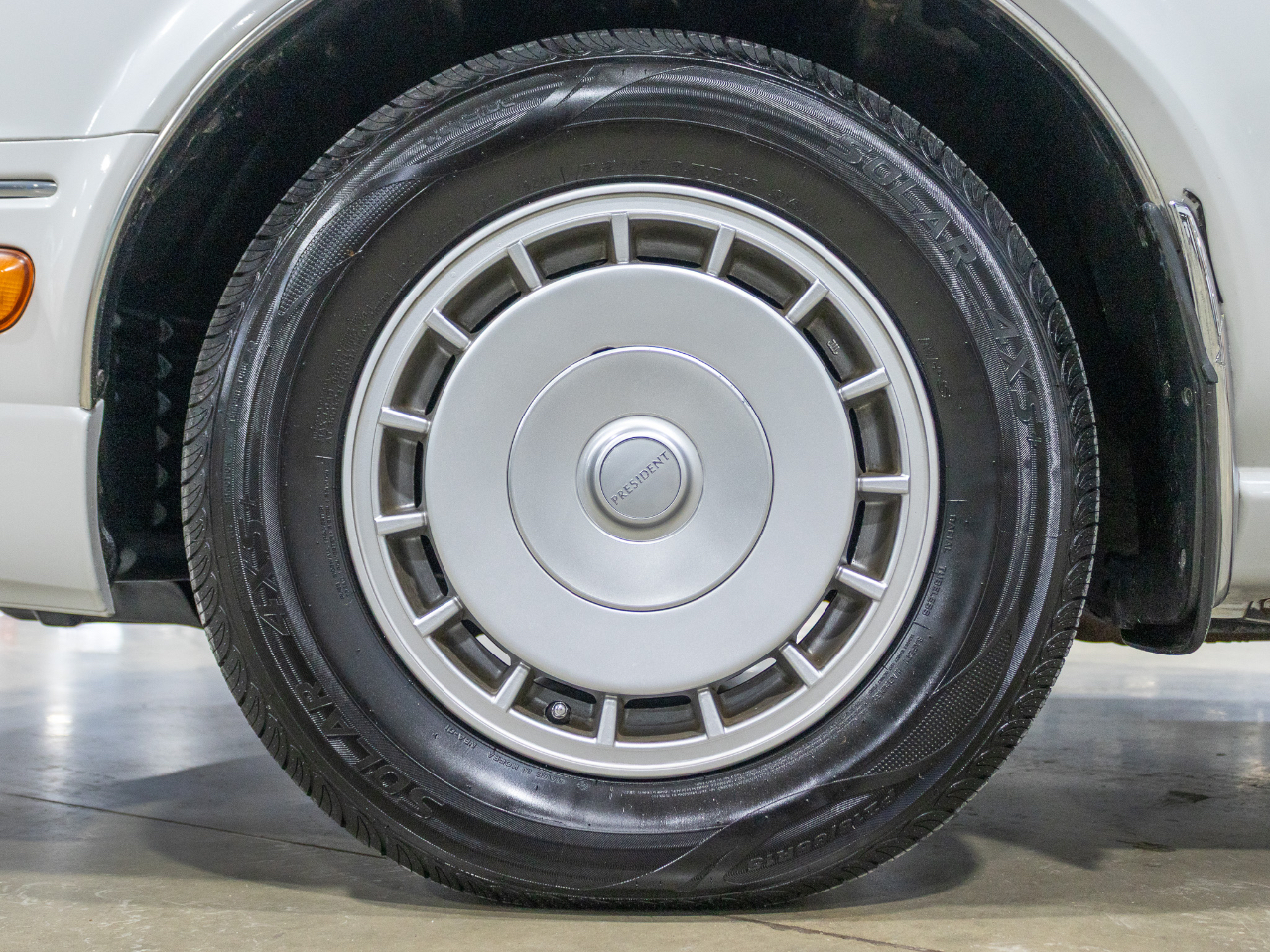 Nissan President  1995