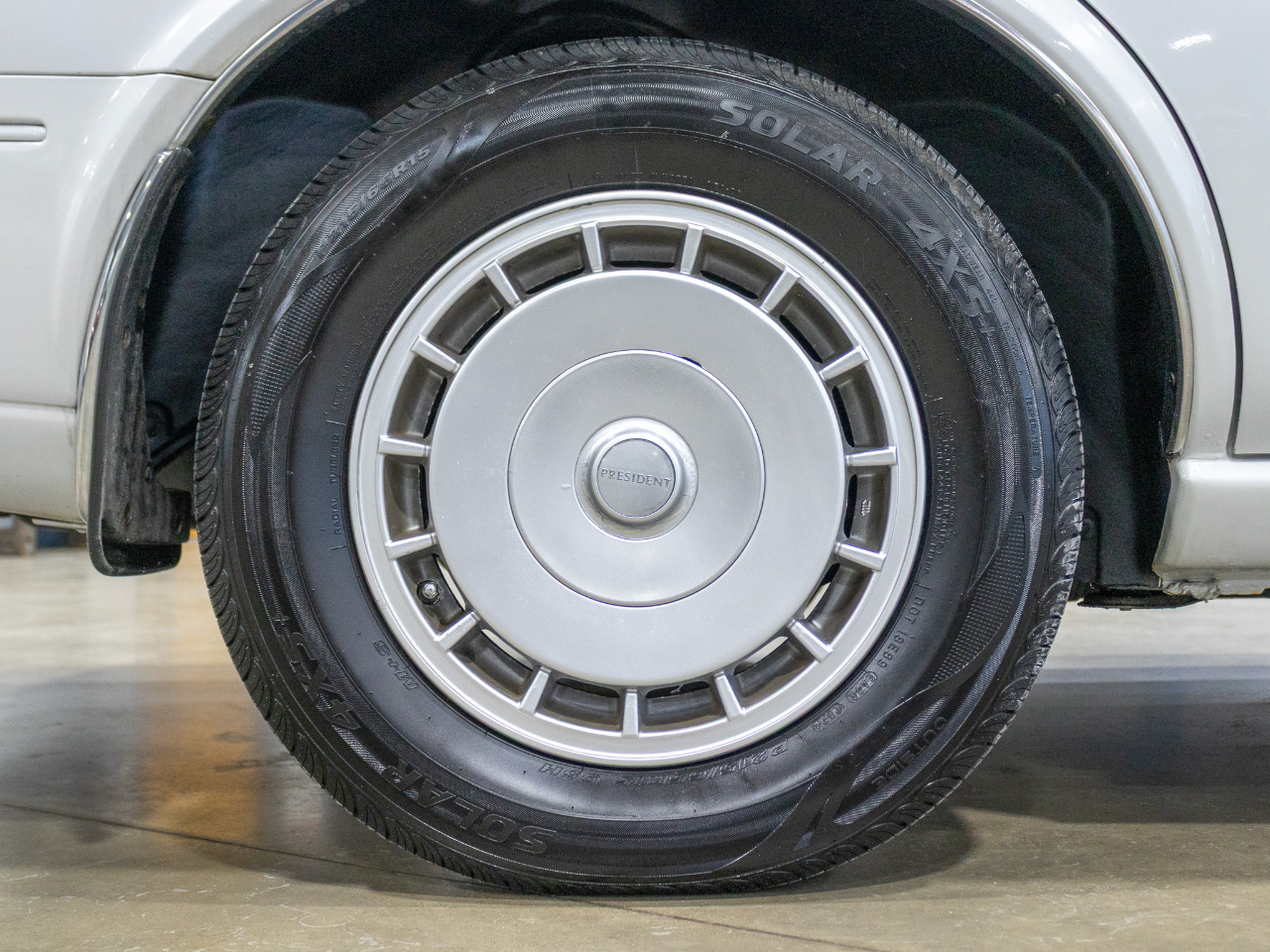 Nissan President  1995