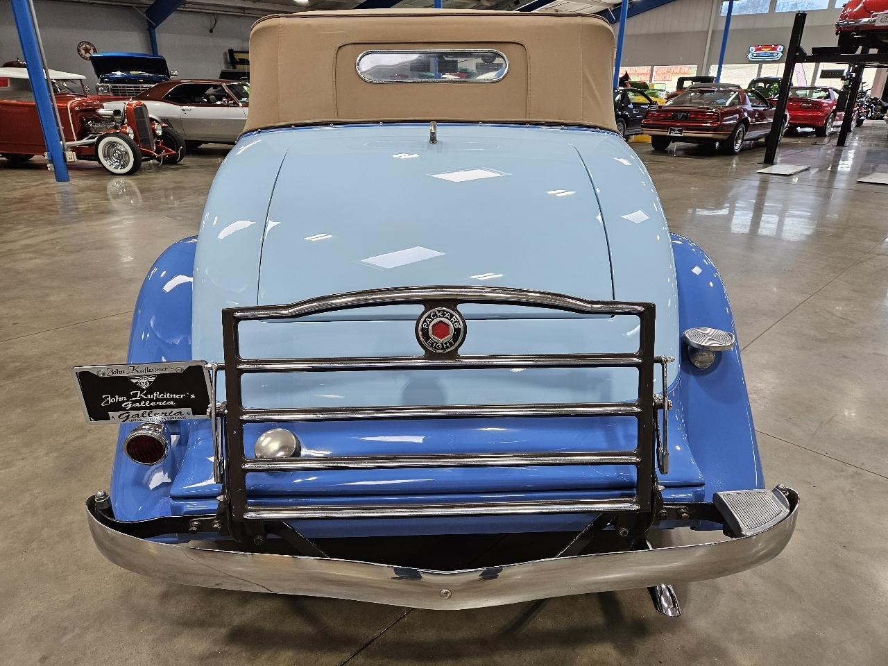 Packard Deluxe 8  1932