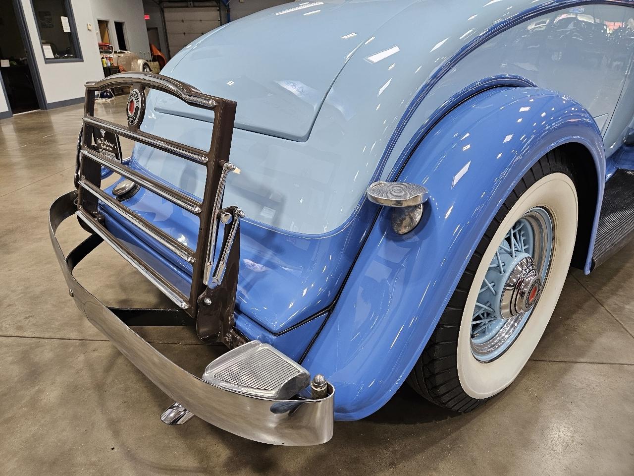 Packard Deluxe 8  1932