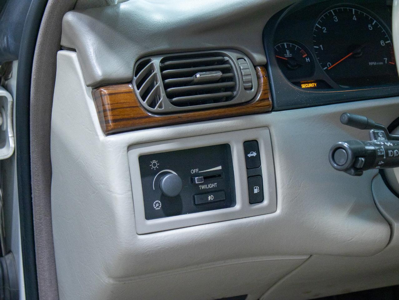 Cadillac DeVille 4dr Sdn 1998