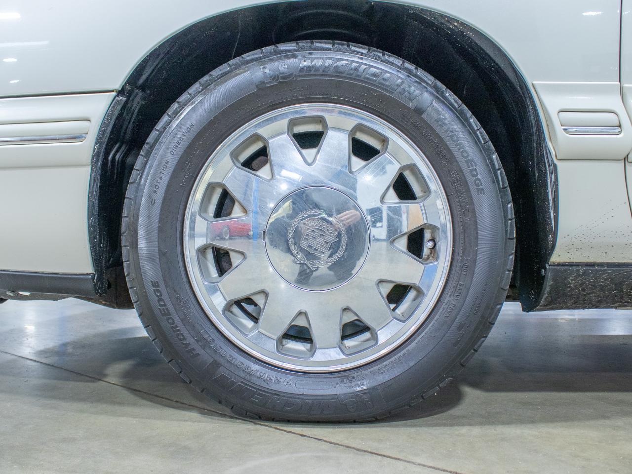 Cadillac DeVille 4dr Sdn 1998