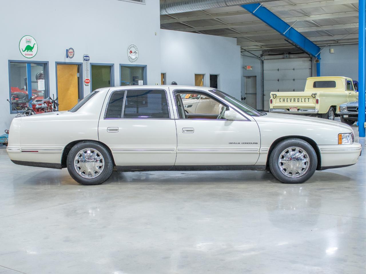 Cadillac DeVille 4dr Sdn 1998