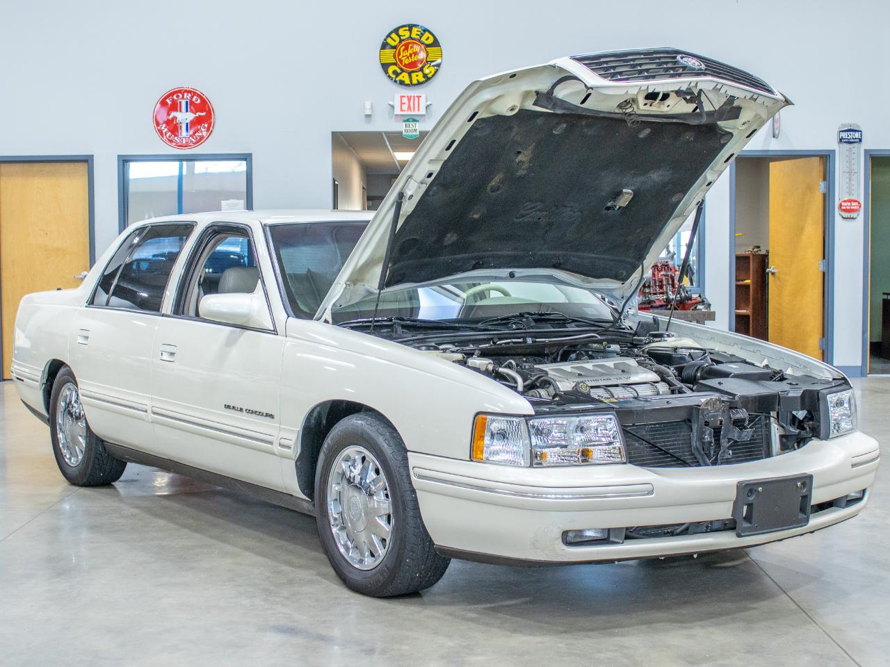 Cadillac DeVille 4dr Sdn 1998