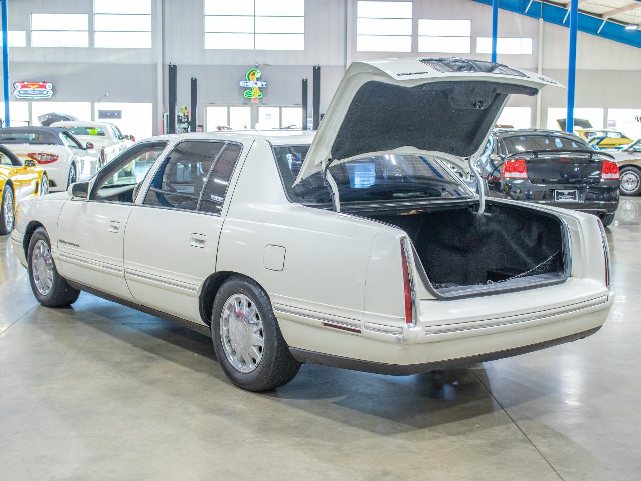 Cadillac DeVille 4dr Sdn 1998