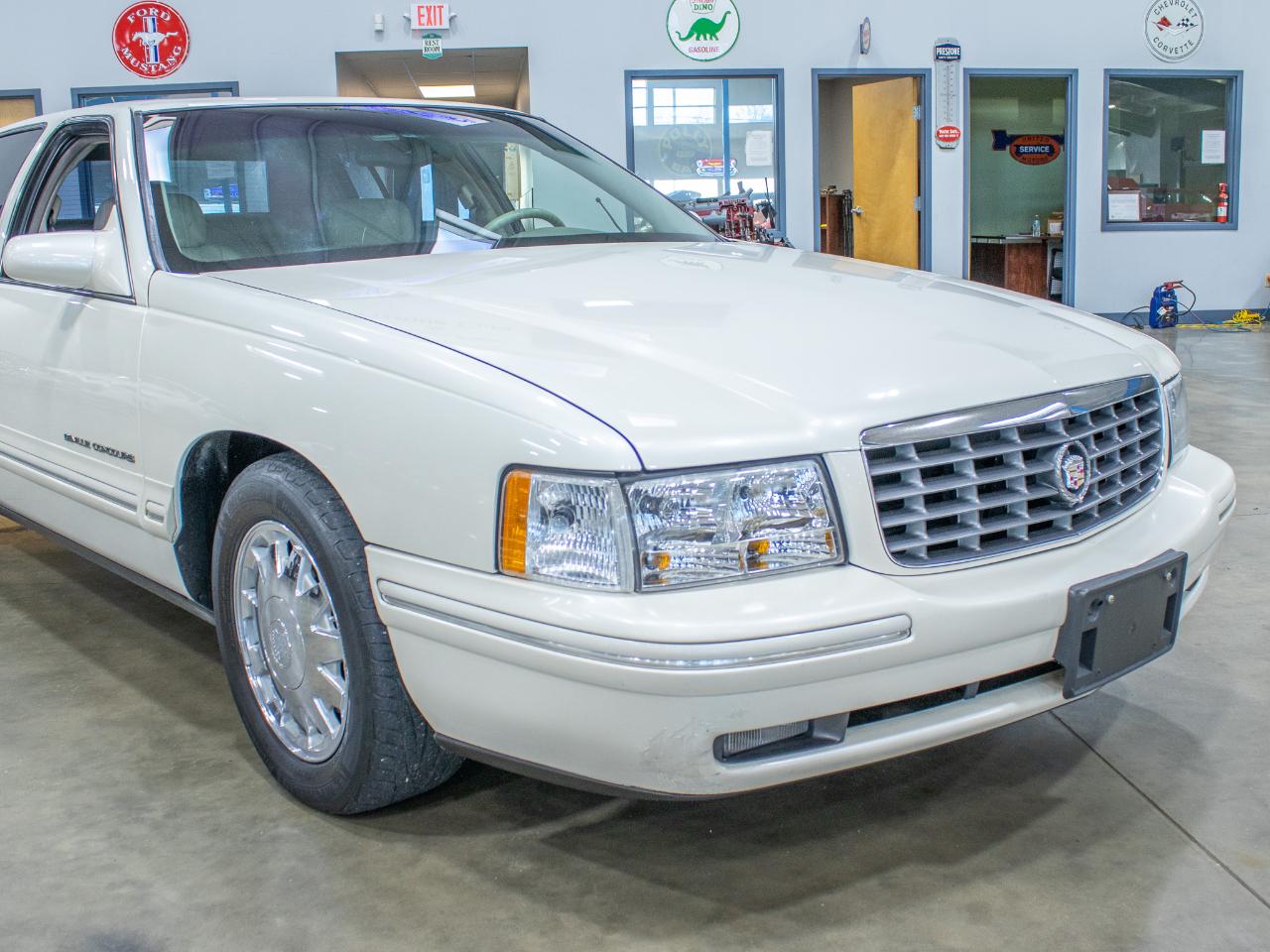 Cadillac DeVille 4dr Sdn 1998