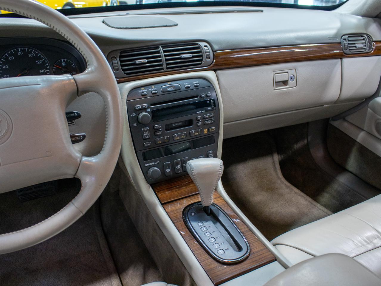 Cadillac DeVille 4dr Sdn 1998
